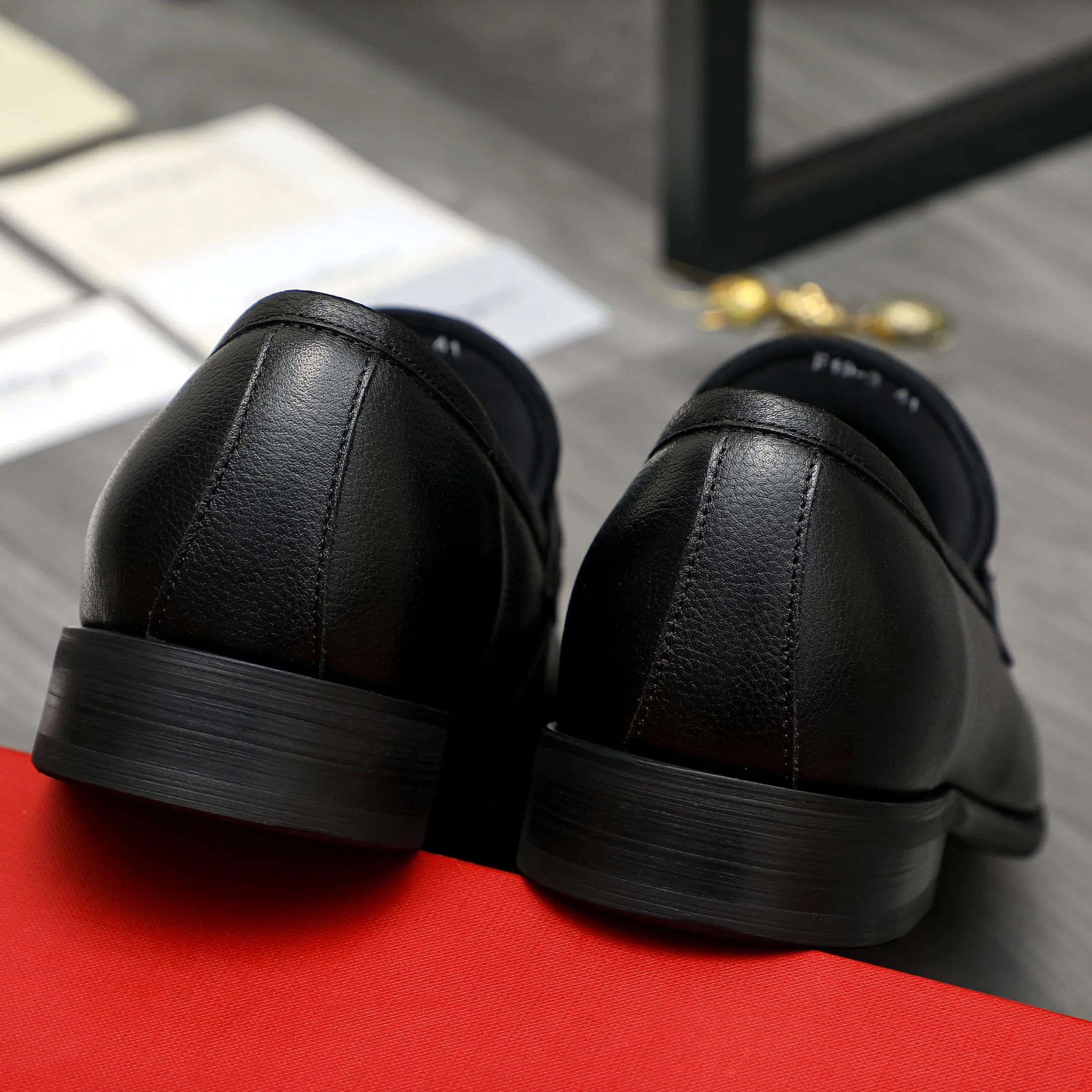 Men's shoes 💰420 Product trademark: Ferragamo " Ferragamo ] Business slip-on leather shoes Regular size: 39-45 (38.46 custom-made, non-refundable) Product materials: Selected small pebbled cowhide upper, sheepskin lining, original rubber outsole